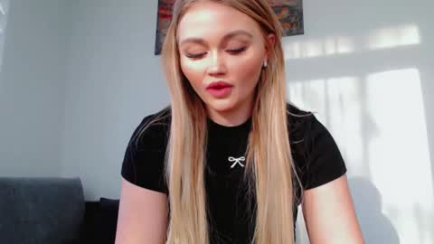 Snapshot of melani_a chatting on 02/03/26, 12:21 Melania online show from 02/03/26, 12:21