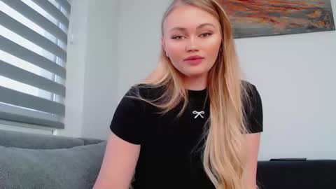 Snapshot of melani_a chatting on 02/15/26, 07:38 Melania online show from 02/15/26, 07:38