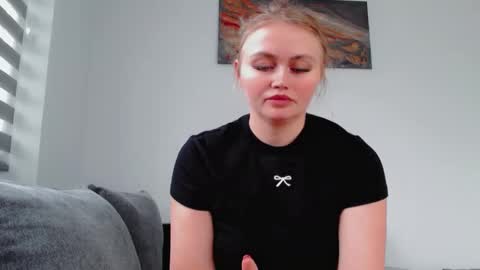 Snapshot of melani_a chatting on 02/16/26, 12:45 Melania online show from 02/16/26, 12:45