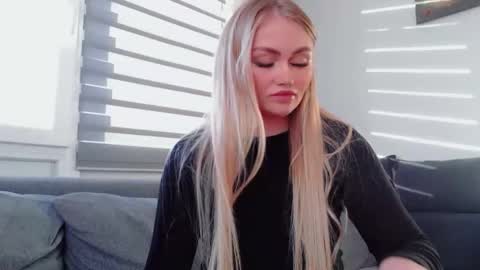 Snapshot of melani_a chatting on 02/22/26, 02:15 Melania online show from 02/22/26, 02:15