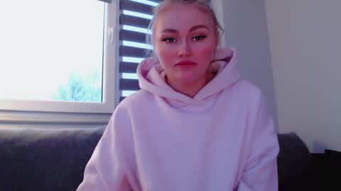 Snapshot of melani_a chatting on 02/24/26, 03:43 Melania online show from 02/24/26, 03:43