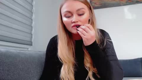 Snapshot of melani_a chatting on 03/12/26, 10:43 Melania online show from 03/12/26, 10:43