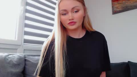 Snapshot of melani_a chatting on 03/16/26, 12:09 Melania online show from 03/16/26, 12:09