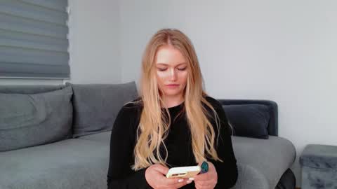 Snapshot of melani_a chatting on 04/08/26, 10:26 Melania online show from 04/08/26, 10:26