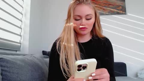 Snapshot of melani_a chatting on 04/12/26, 03:06 Melania online show from 04/12/26, 03:06