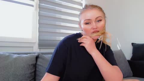 Snapshot of melani_a chatting on 04/14/26, 12:00 Melania online show from 04/14/26, 12:00