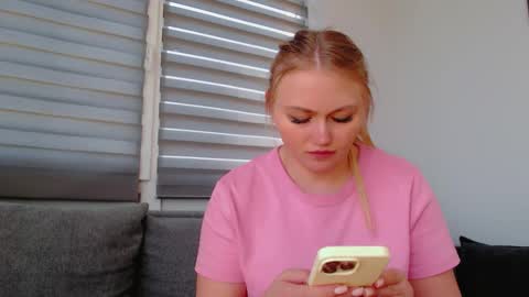 Snapshot of melani_a chatting on 04/20/26, 11:46 Melania online show from 04/20/26, 11:46