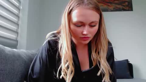 Snapshot of melani_a chatting on 06/02/26, 12:29 Melania online show from 06/02/26, 12:29