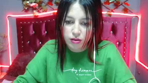 Snapshot of melani_cute01 chatting on 02/05/25, 01:37 melani_cute01 online show from 02/05/25, 01:37