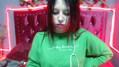Snapshot of melani_cute01 chatting on 02/05/25, 04:37 melani_cute01 online show from 02/05/25, 04:37