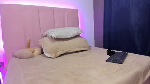 Snapshot of melani_xc chatting on 02/15/25, 07:39 MELANI - online show from 02/15/25, 07:39