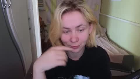 Snapshot of melania____ chatting on 04/21/26, 07:47 Mila online show from 04/21/26, 07:47