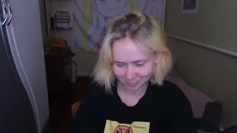 Snapshot of melania____ chatting on 04/22/26, 08:06 Mila online show from 04/22/26, 08:06