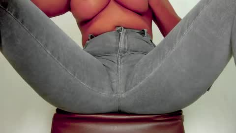 Snapshot of melania_browis chatting on 05/24/26, 05:07 Melania online show from 05/24/26, 05:07