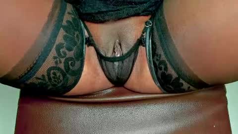 Snapshot of melania_browis chatting on 06/02/26, 04:47 Melania online show from 06/02/26, 04:47