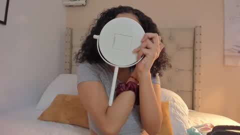 Snapshot of melania_xtreme chatting on 04/26/26, 01:47 melania_xtreme online show from 04/26/26, 01:47