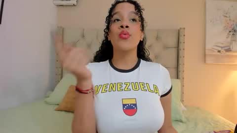 Snapshot of melania_xtreme chatting on 05/19/26, 01:11 melania_xtreme online show from 05/19/26, 01:11