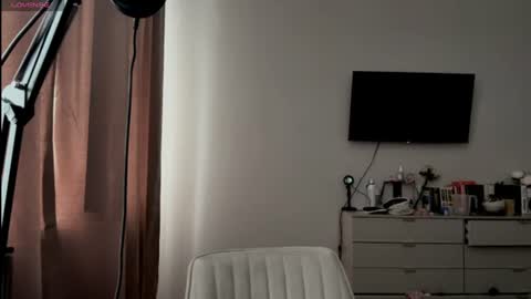 Snapshot of melanie__murr chatting on 06/15/26, 03:42 melanie__murr online show from 06/15/26, 03:42
