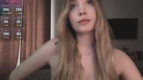 Snapshot of melanie__murr chatting on 06/20/26, 05:32 melanie__murr online show from 06/20/26, 05:32