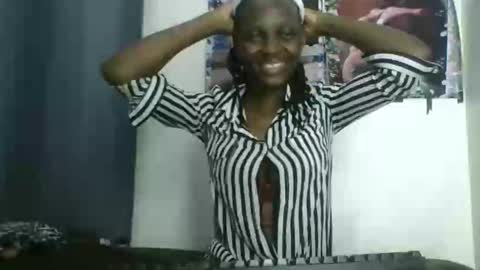 Snapshot of melanie_goddesss chatting on 09/18/25, 07:16 milly online show from 09/18/25, 07:16