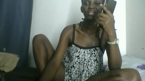 Snapshot of melanie_goddesss chatting on 09/24/25, 07:06 milly online show from 09/24/25, 07:06