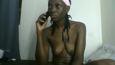 Snapshot of melanie_goddesss chatting on 09/26/25, 06:45 milly online show from 09/26/25, 06:45