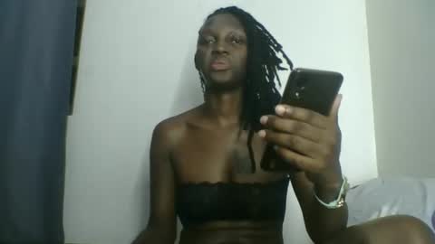 Snapshot of melanie_goddesss chatting on 09/29/25, 06:35 milly online show from 09/29/25, 06:35