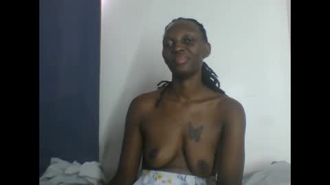 Snapshot of melanie_goddesss chatting on 10/10/25, 11:09 milly online show from 10/10/25, 11:09