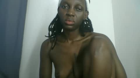 Snapshot of melanie_goddesss chatting on 10/10/25, 11:15 milly online show from 10/10/25, 11:15