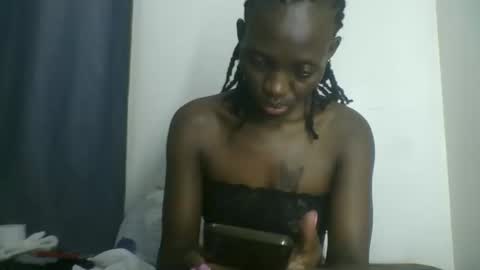 Snapshot of melanie_goddesss chatting on 10/13/25, 06:41 milly online show from 10/13/25, 06:41