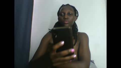 Snapshot of melanie_goddesss chatting on 10/14/25, 06:47 milly online show from 10/14/25, 06:47