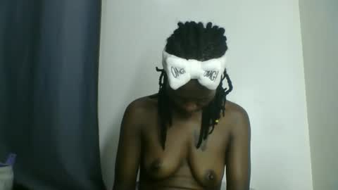 Snapshot of melanie_goddesss chatting on 10/22/25, 07:46 milly online show from 10/22/25, 07:46