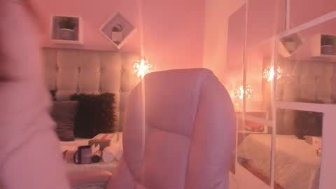 Melanie  online show from 10/14/25, 04:02