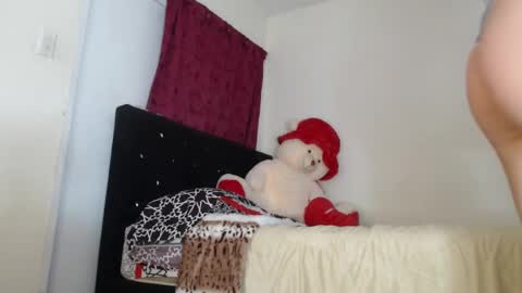 Melanie roux  online show from 02/19/25, 07:27