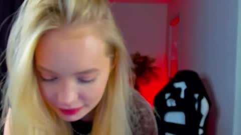 Snapshot of melanie_ryer chatting on 11/06/25, 07:09 Melanie online show from 11/06/25, 07:09