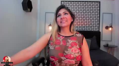 Snapshot of melanie_silver_ chatting on 10/28/25, 09:28 Melanie online show from 10/28/25, 09:28