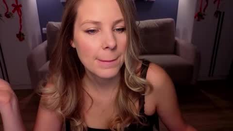 Melanie Bennett online show from 02/15/26, 06:10