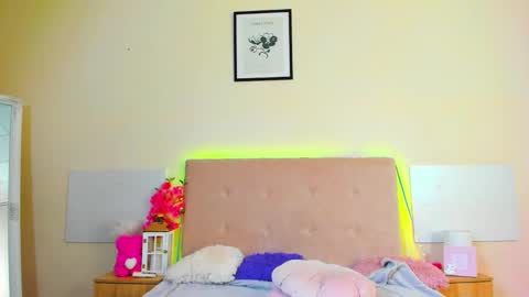 Snapshot of melaniecutys chatting on 06/07/26, 05:22 Melania online show from 06/07/26, 05:22