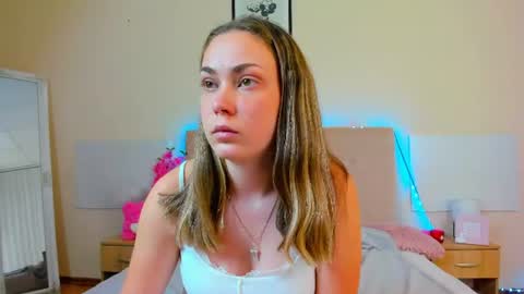 Snapshot of melaniecutys chatting on 07/14/26, 10:21 Melania online show from 07/14/26, 10:21