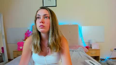 Snapshot of melaniecutys chatting on 07/20/26, 10:39 Melania online show from 07/20/26, 10:39