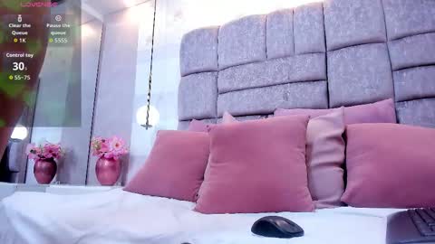 Snapshot of melaniee_joness chatting on 02/12/26, 05:19 melaniee_joness online show from 02/12/26, 05:19