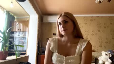 Snapshot of melaniepavan chatting on 11/20/25, 07:08 Marry online show from 11/20/25, 07:08