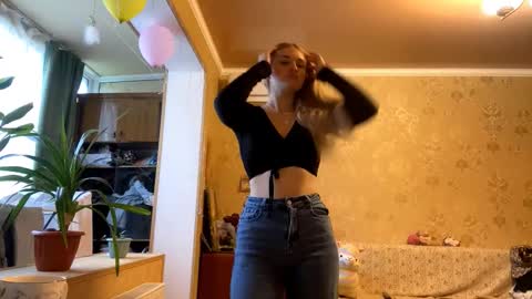 Snapshot of melaniepavan chatting on 12/03/25, 07:16 Marry online show from 12/03/25, 07:16