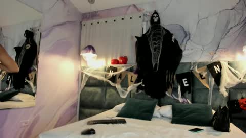 Melanie Roux online show from 10/29/25, 11:34