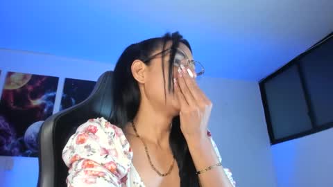 melannia_hills online show from 01/11/25, 10:08