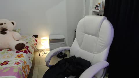 Melannie online show from 03/11/25, 02:54