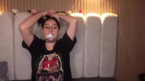 Snapshot of melanny_petite chatting on 03/16/26, 01:04 melanny_petite online show from 03/16/26, 01:04