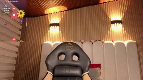 Snapshot of melanny_petite chatting on 04/01/26, 01:41 melanny_petite online show from 04/01/26, 01:41