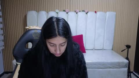 Snapshot of melanny_petite chatting on 04/16/26, 12:39 melanny_petite online show from 04/16/26, 12:39
