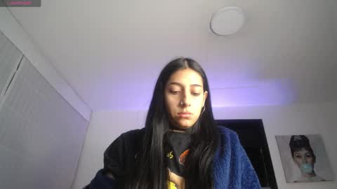 melanny_petite online show from 05/06/26, 11:37